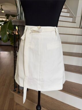 NWOT Commense Classic White Tie-Waist Mini Skirt (M)